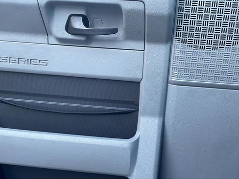 Used 2009 Ford E-350 and Econoline 350 XL image 36