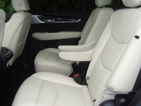 Used 2023 Cadillac XT6 Sport image 23