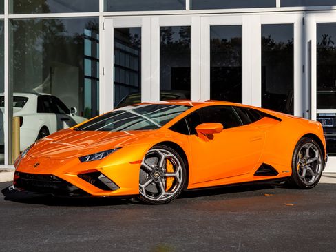 Used 2023 Lamborghini Huracan EVO RWD image 4