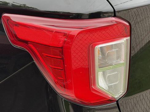 Used 2022 Ford Explorer XLT w/ Equipment Group 202A RWD image 14