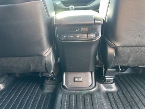 Used 2023 Toyota Highlander L image 27