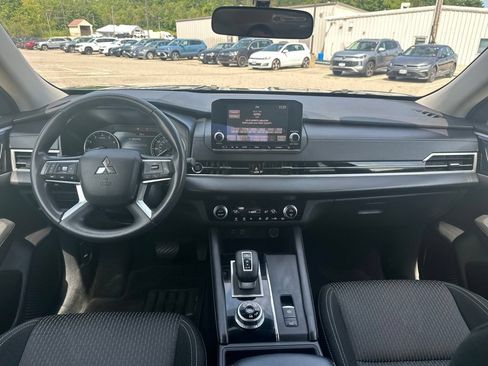 Used 2023 Mitsubishi Outlander ES AWD/4WD image 17