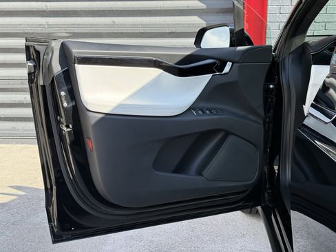 Used 2019 Tesla Model X 100D image 10