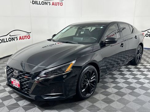 Used 2024 Nissan Altima 2.5 SR w/ SR Premium Package AWD/4WD image 2