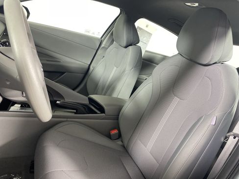 Used 2021 Hyundai Elantra SE FWD image 16