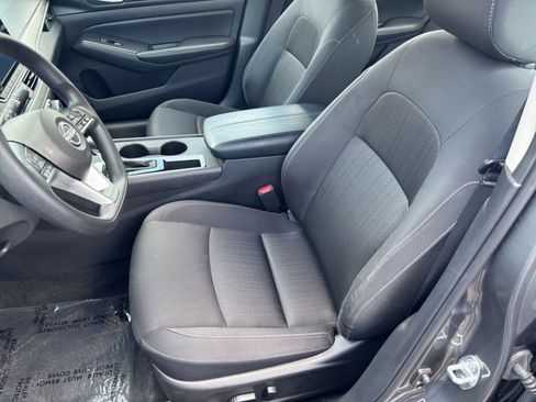 Used 2025 Nissan Altima 2.5 SV FWD image 35