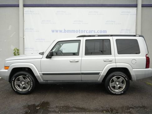 Used 2007 Jeep Commander Sport AWD/4WD image 8