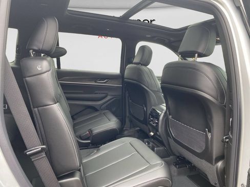 New 2025 Jeep Grand Cherokee L Limited w/ Black Appearance Package AWD/4WD image 14
