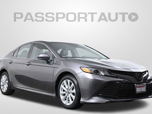 Used 2019 Toyota Camry LE image 3