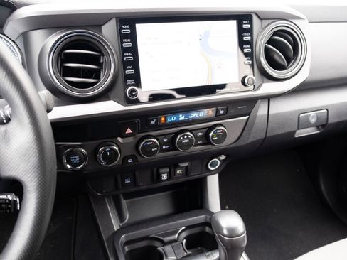 Used 2020 Toyota Tacoma TRD Sport image 3