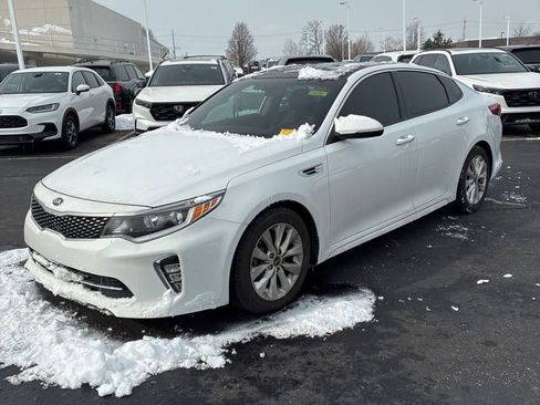 Used 2018 Kia Optima S w/ Panoramic Sunroof Package image 2