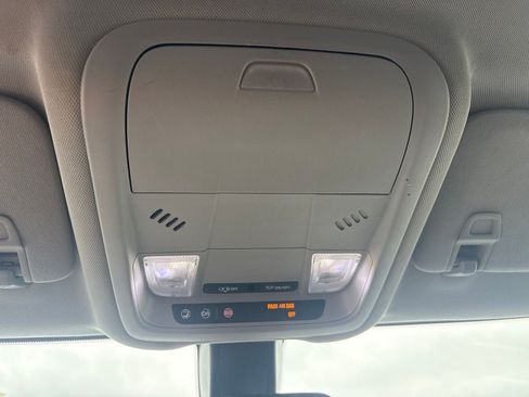 Used 2019 Chevrolet Equinox LT FWD image 25