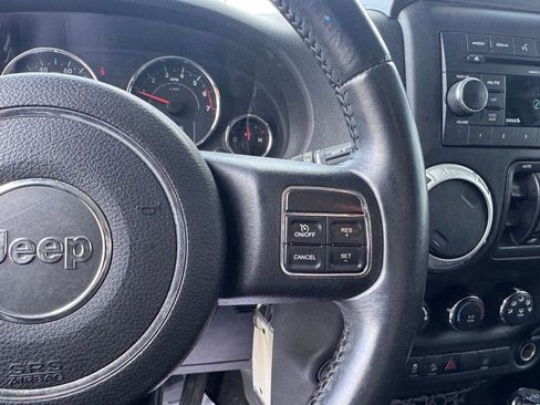 Used 2014 Jeep Wrangler Unlimited Sahara w/ Connectivity Group AWD/4WD image 13