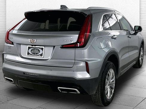 Used 2024 Cadillac XT4 Premium Luxury image 5