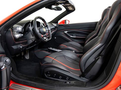 Certified 2021 Ferrari F8 Tributo image 5