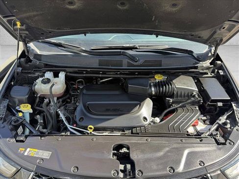 Used 2023 Chrysler Pacifica Touring-L FWD image 25