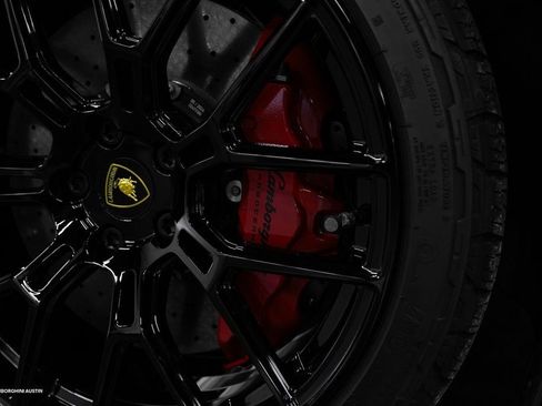 Used 2024 Lamborghini Huracan Sterrato image 6