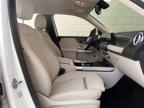 Used 2022 Mercedes-Benz GLB 250 image 26
