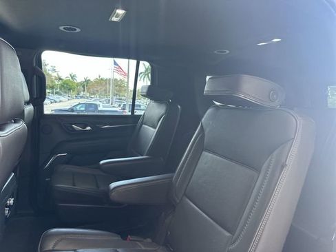 Used 2022 GMC Yukon XL Denali w/ Advanced Technology Package AWD/4WD image 27
