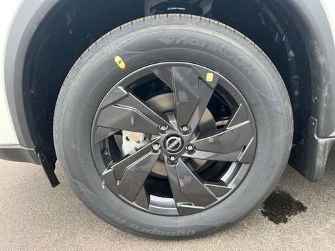 New 2026 Nissan Rogue SV image 7