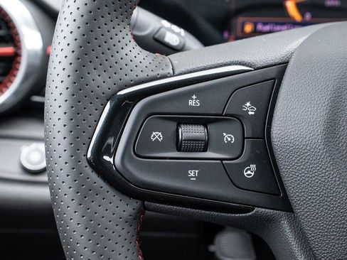 New 2025 Chevrolet Trax RS w/ Sunroof Package image 18