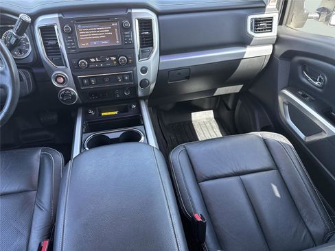 Used 2018 Nissan Titan PRO-4X w/ Pro-4x Convenience Package AWD/4WD image 16