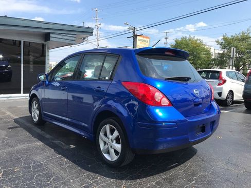 Used 2010 Nissan Versa Hatchback w/ Premium Pkg FWD image 5