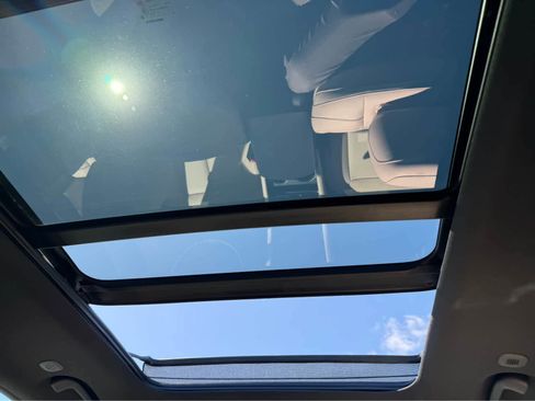 Used 2025 Jeep Grand Cherokee Limited w/ Black Appearance Package image 28