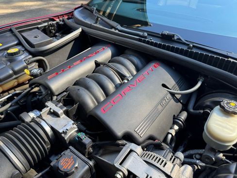 Used 2002 Chevrolet Corvette Coupe w/ Preferred Equipment Group1 RWD image 36