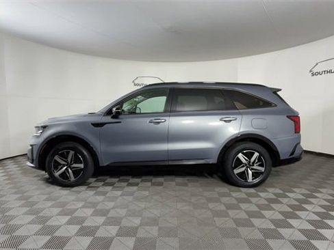 Certified 2022 Kia Sorento S w/ Panoramic Sunroof Package image 5