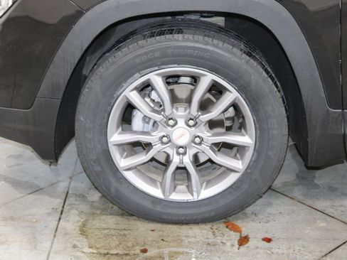 Used 2024 GMC Terrain SLT image 17