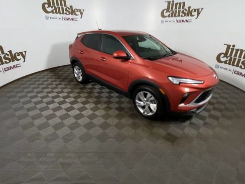 Used 2024 Buick Encore GX Preferred w/ Comfort Package FWD image 2