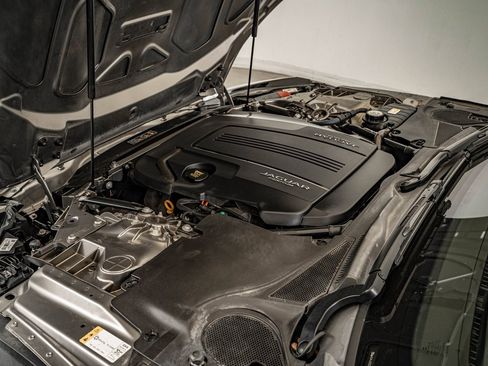 Used 2020 Jaguar F-TYPE Coupe image 38