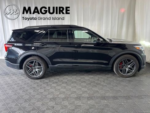 Used 2025 Ford Explorer ST AWD/4WD image 2