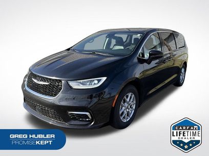 Used 2023 Chrysler Pacifica Touring-L