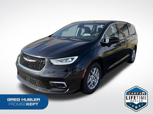 Used 2023 Chrysler Pacifica Touring-L FWD image 1