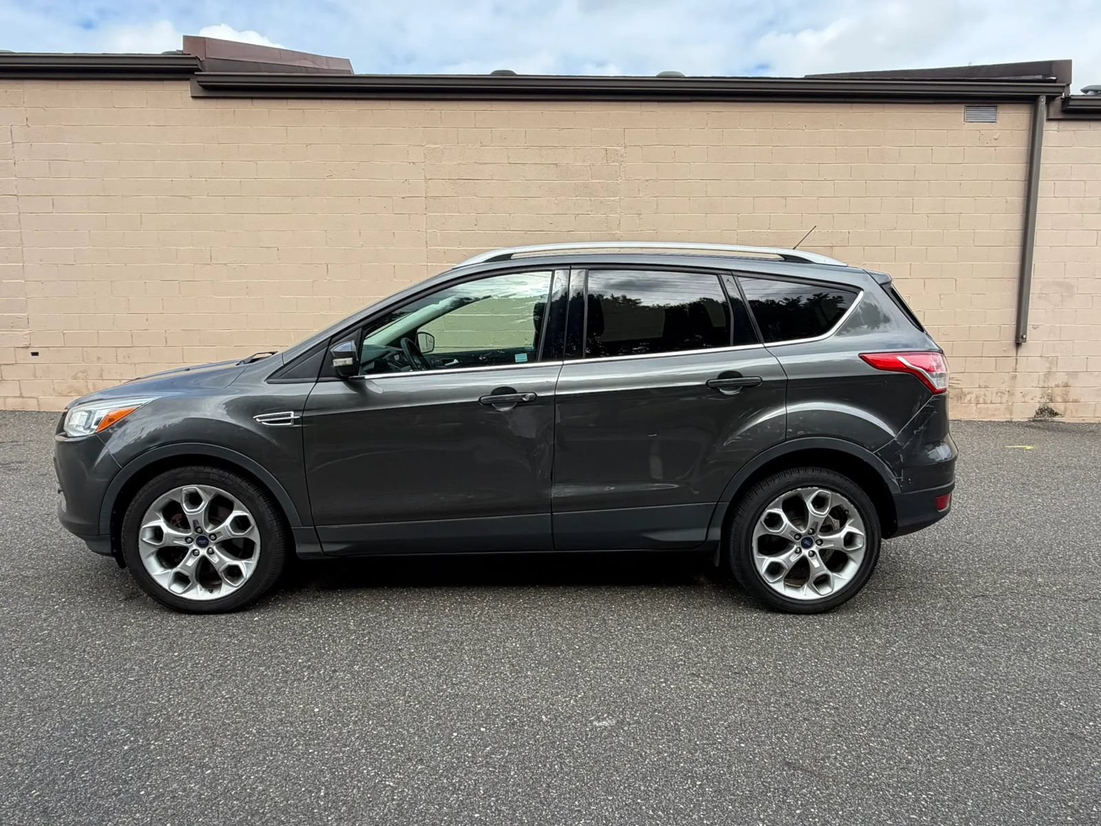 Used 2016 Ford Escape Titanium AWD/4WD image 4