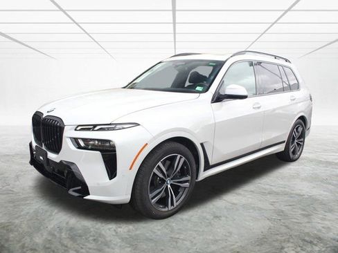 Used 2025 BMW X7 xDrive40i w/ Executive Package image 5
