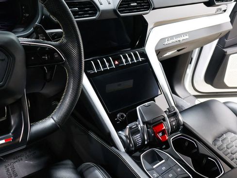 Used 2020 Lamborghini Urus image 29