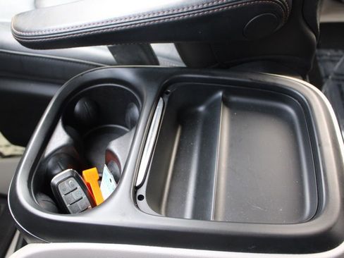 Used 2019 Chrysler Pacifica Touring-L image 46