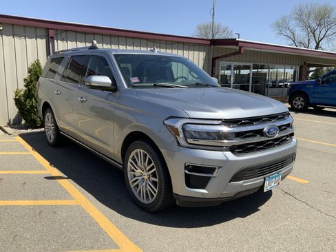 Used 2024 Ford Expedition Max Limited AWD/4WD image 2