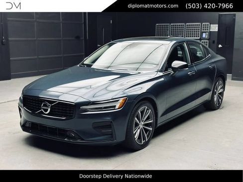Used 2022 Volvo S60 B5 Momentum AWD/4WD image 1