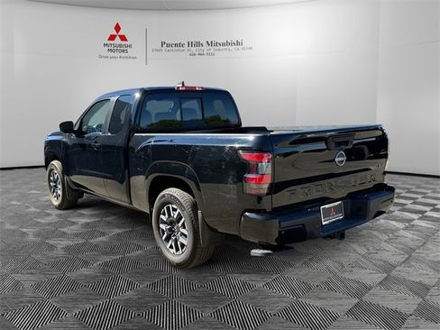 Used 2022 Nissan Frontier SV image 7