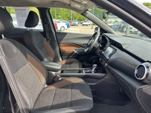 Used 2021 Nissan Kicks SR w/ Interior Electronics Package FWD image 13
