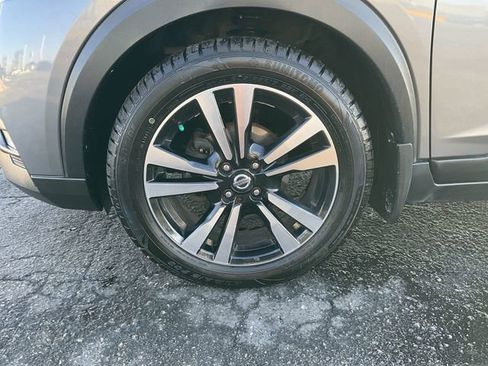 Used 2019 Nissan Kicks SR w/ SR Premium Package image 8