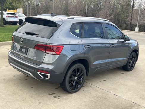 Used 2022 Volkswagen Taos SE w/ Panoramic Sunroof Package image 10