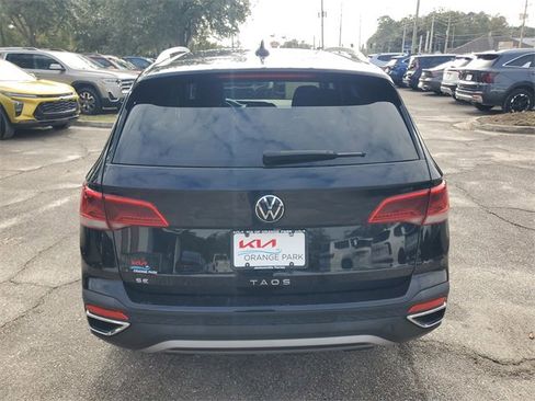 Used 2024 Volkswagen Taos SE image 8