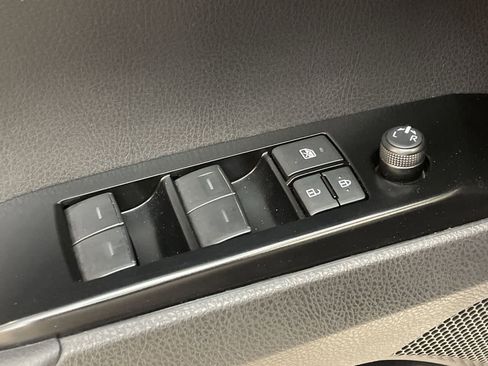 Used 2025 Toyota Camry SE FWD image 16