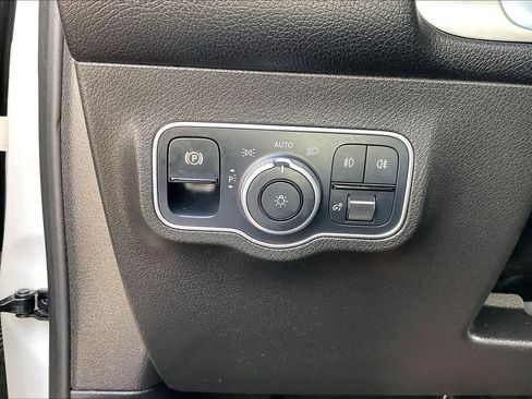 Used 2020 Mercedes-Benz GLB 250 GLB 250 image 13