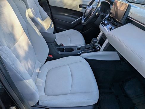Used 2023 Toyota Corolla Cross LE image 27